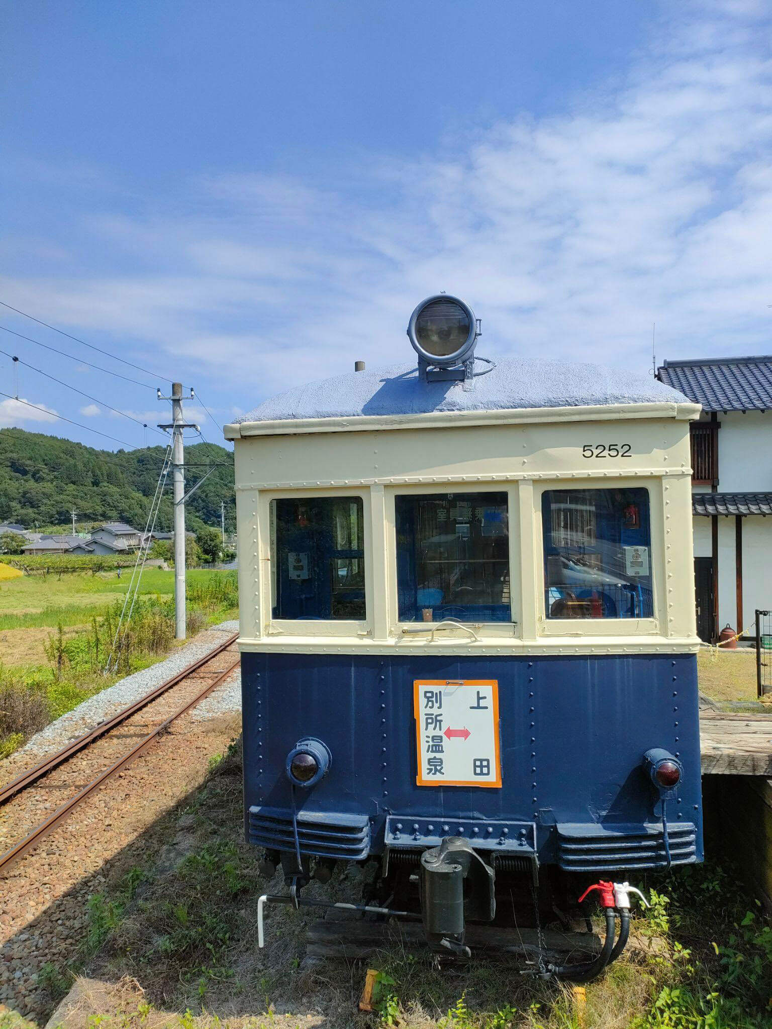 นั่งรถไฟสายเบชโชออนเซ็น＆เยี่ยมชมโรงบ่มสาเกญี่ปุ่น