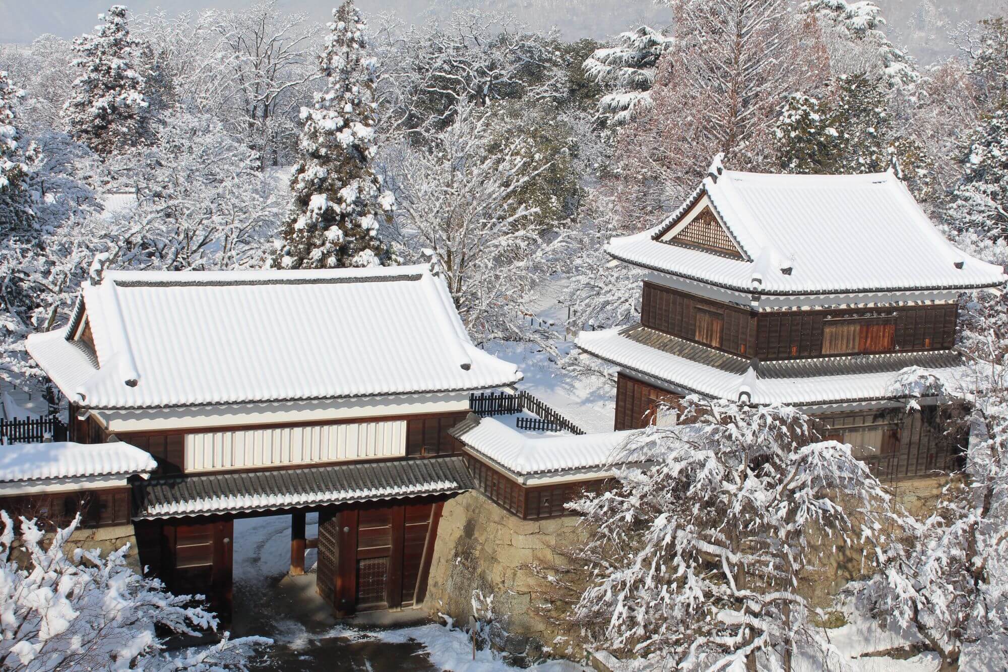 เก็บภาพสุดโรแมนติกในเมืองออนเซ็นท่ามกลางหิมะ