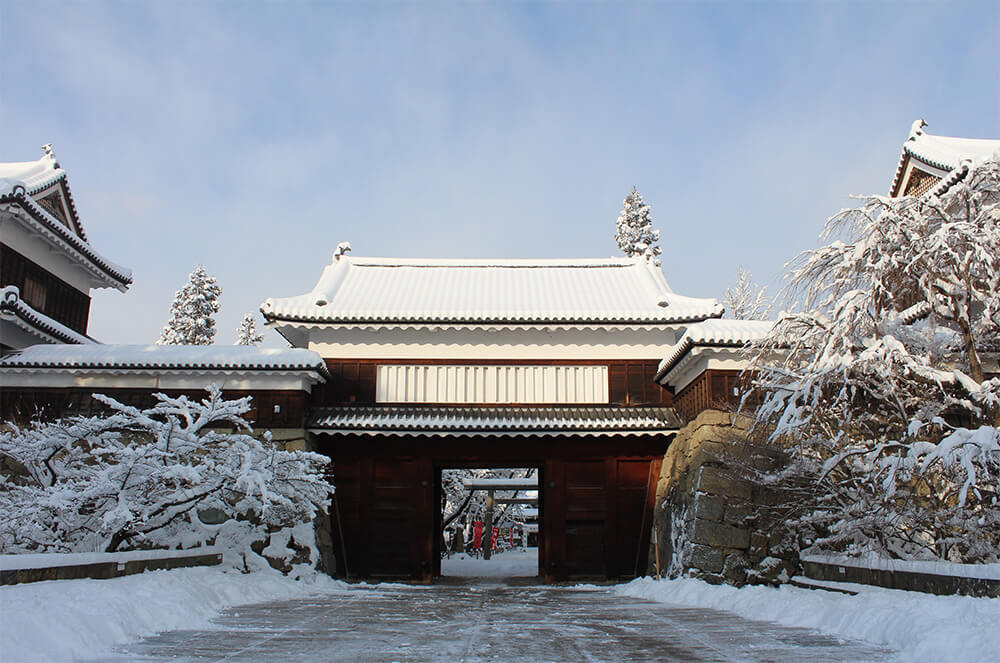 สัมผัสความเป็นญี่ปุ่นแท้ด้วยชุด “ยูกาตะอูเอดะสึมุงิ”